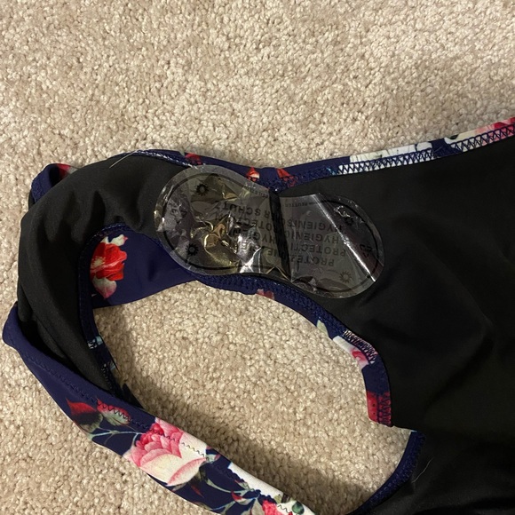 Cupshe two piece swim suit - Picture 7 of 11